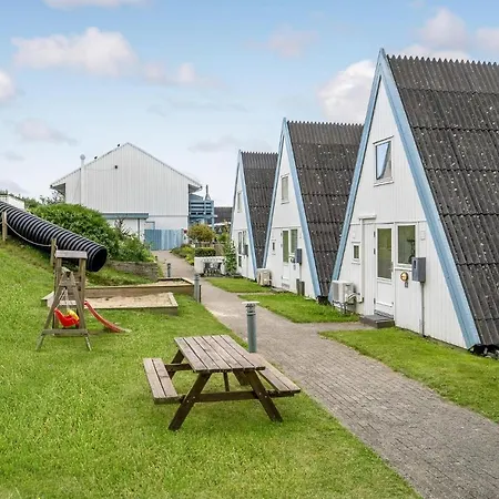 2 Bedroom Awesome In Holiday home *